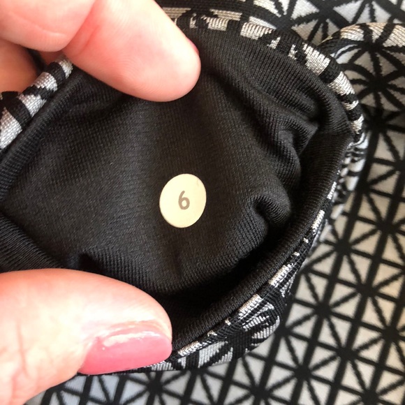 Lululemon leggings - Picture 3 of 4